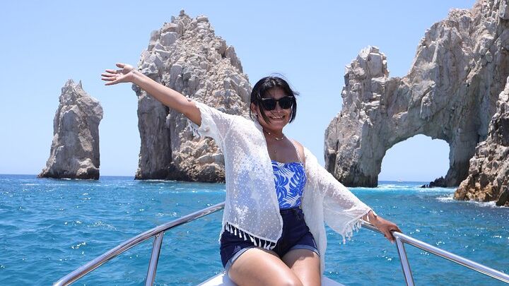 Group tour of the Cabo San Lucas Arch