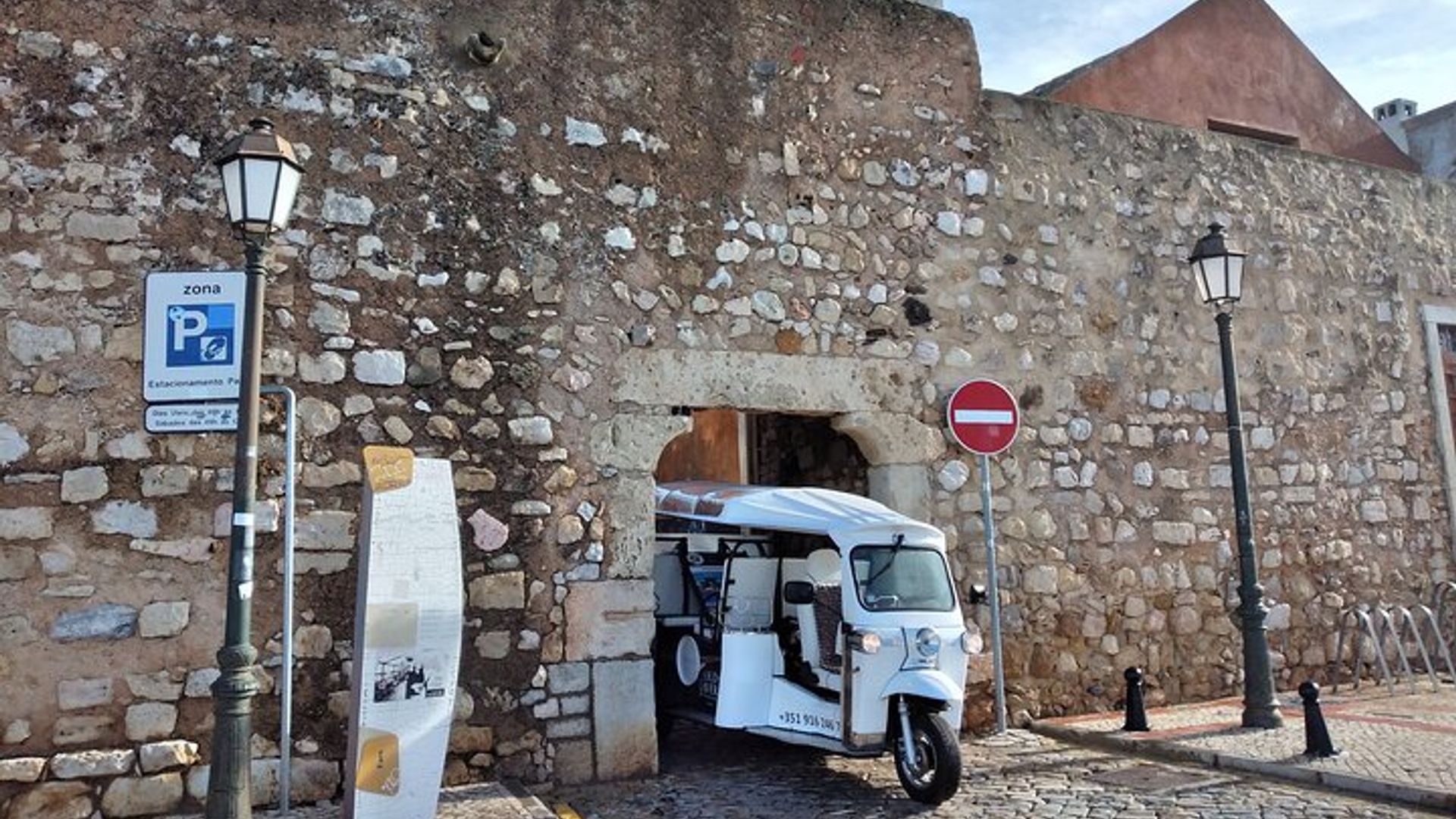 Visite de la ville de Faro en tuk-tuk électrique