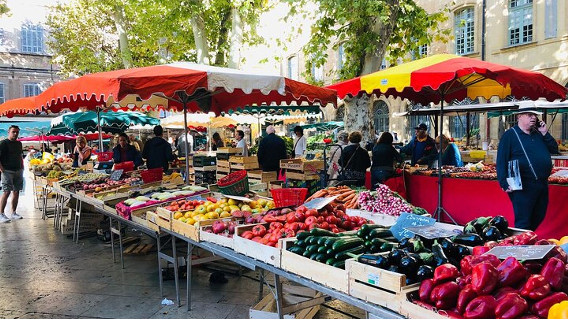 Recorrido por el casco antiguo de Aix-En-Provence con degustación de vino y chocolate