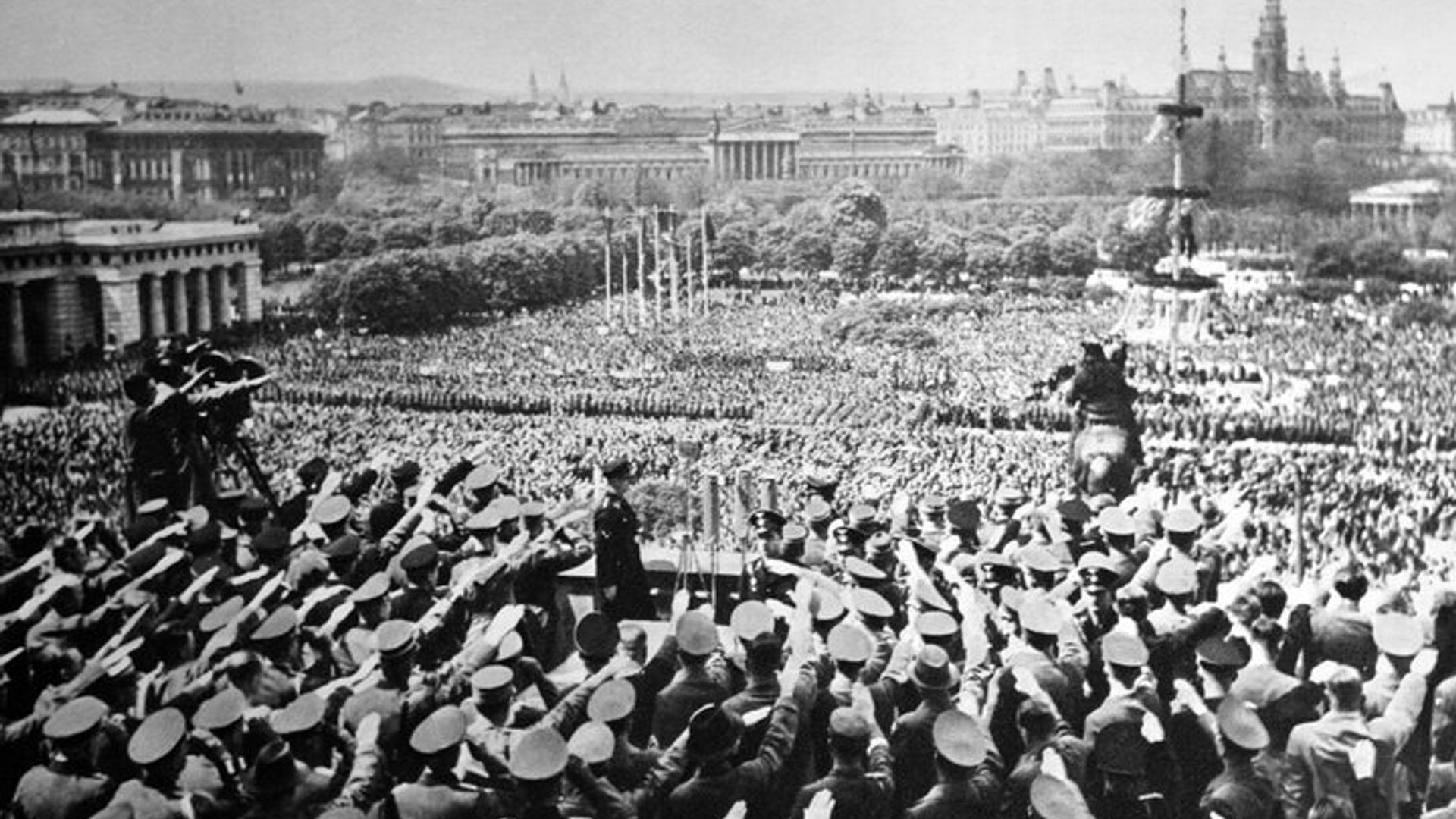 Historical Hitler Walking Tour of Vienna