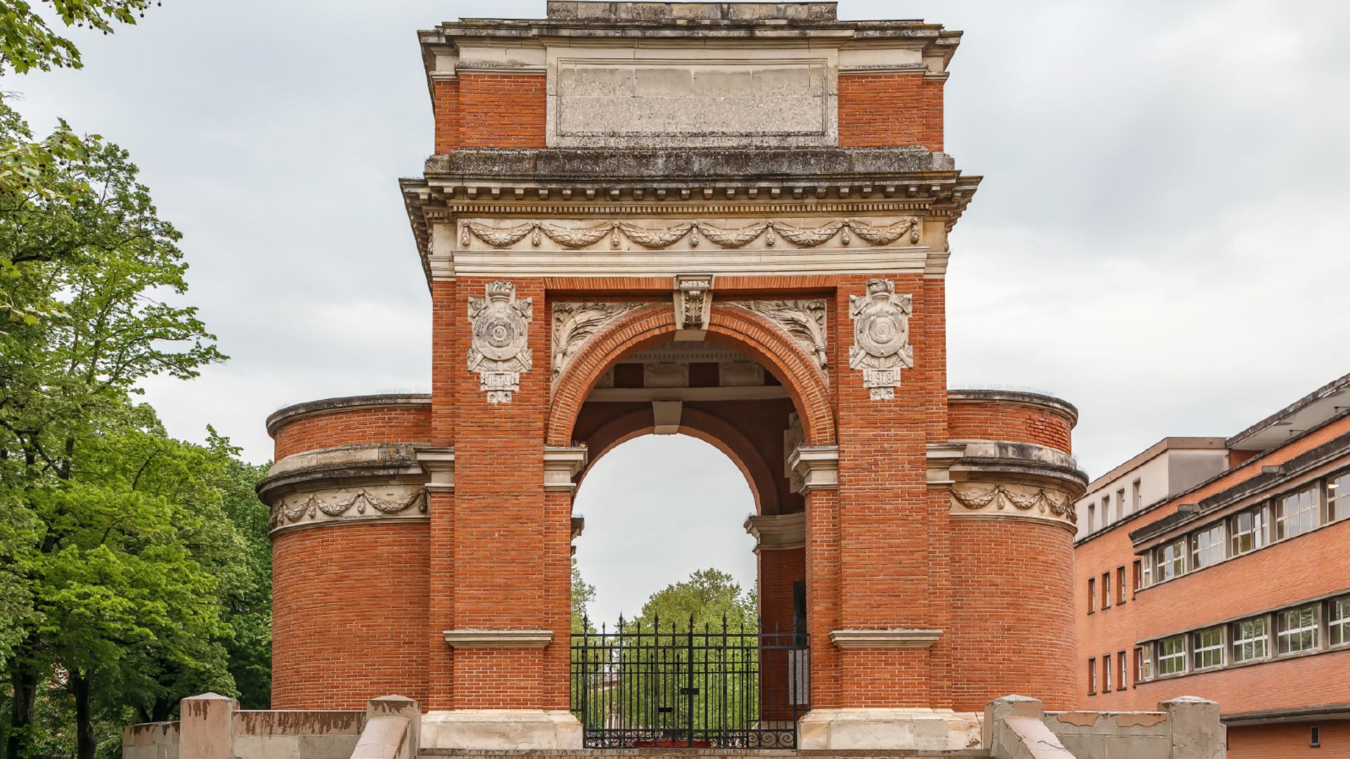 Albi: Audio guided walking tour (1h40 - 26 audio comments)