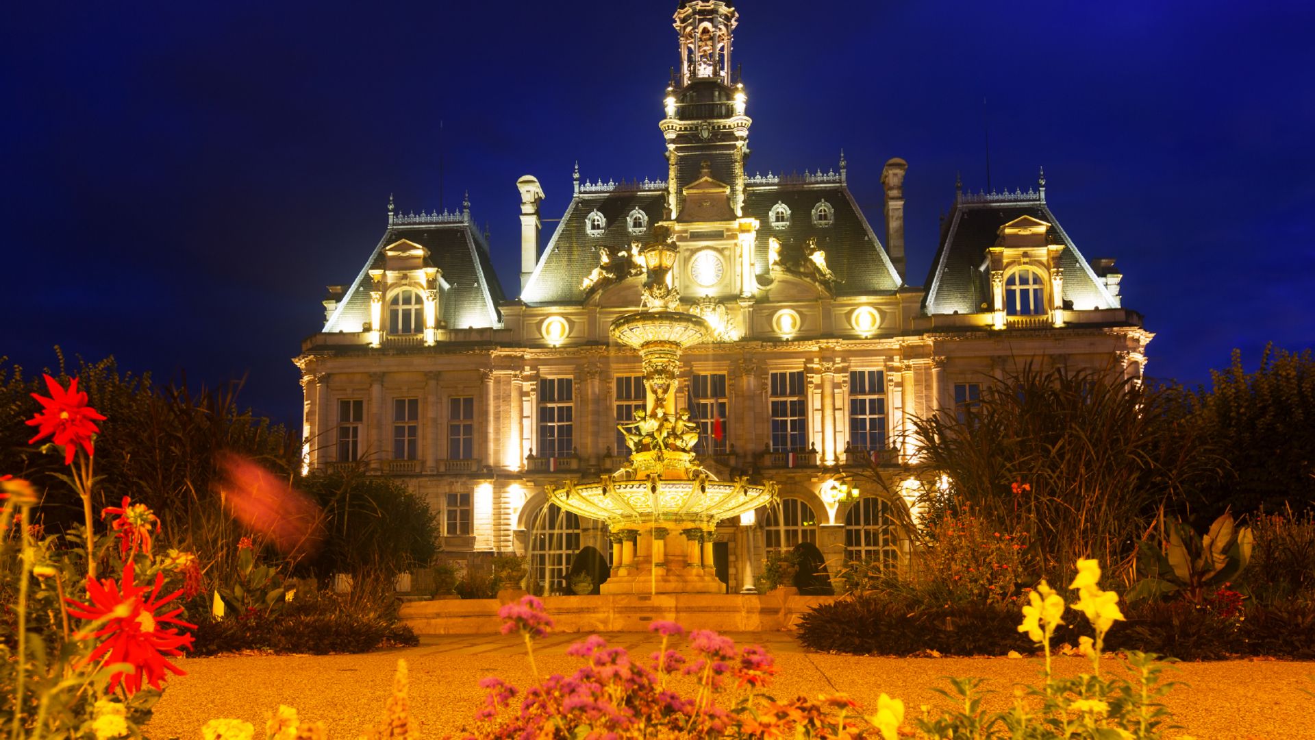 Limoges: Audio Guided Walking Tour (2:15 - 17 audio comments)