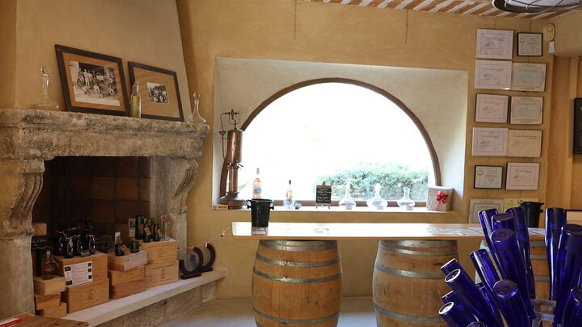 Los vinos del Luberon, el Château de Lourmarin y el aceite de oliva Bastide du Laval