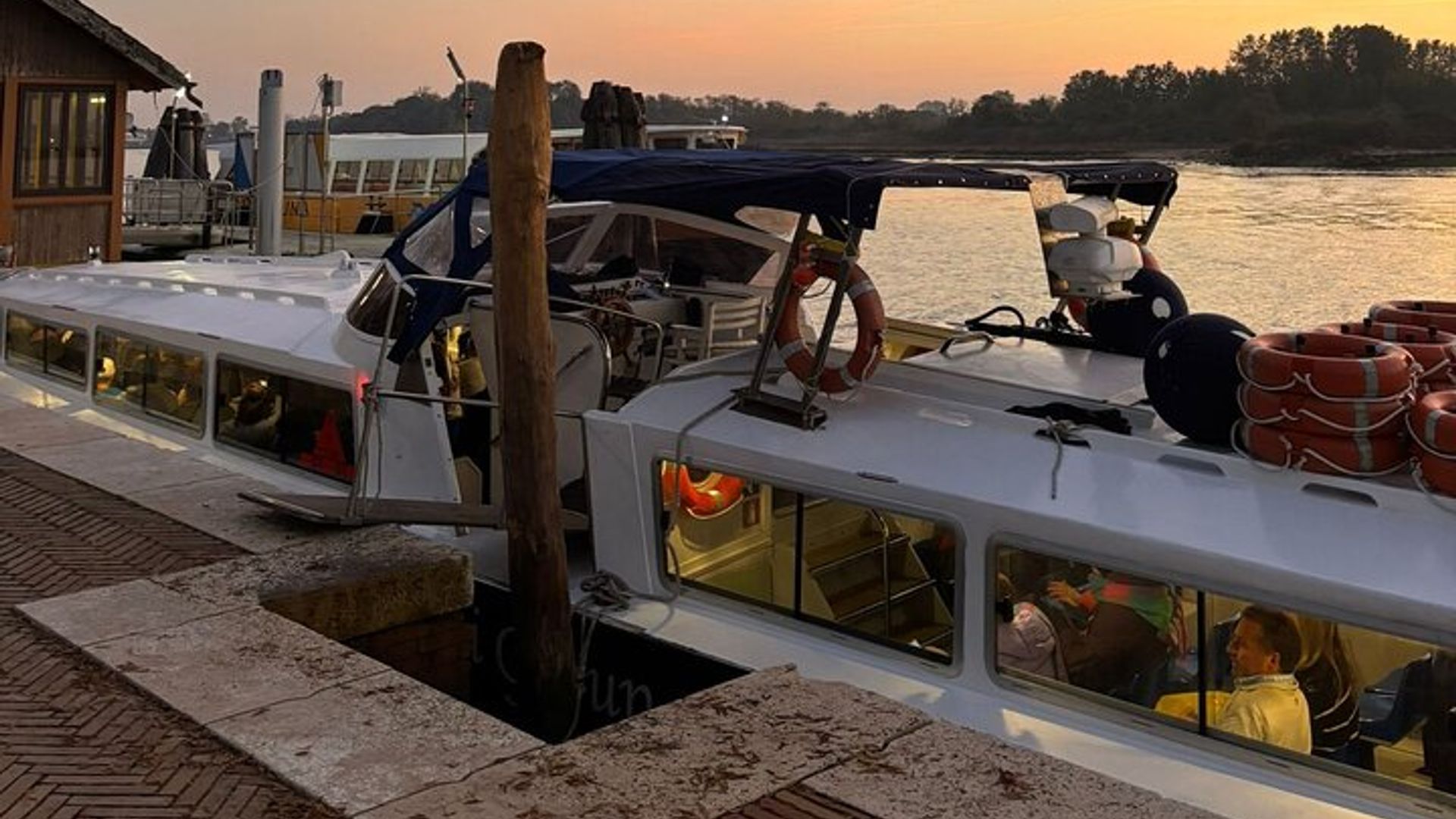 Half-Day Venice Lagoon Cruise: Murano Island and Burano Island