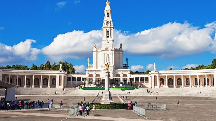 Lisbon: Fátima, Nazaré & Óbidos Day Tour
