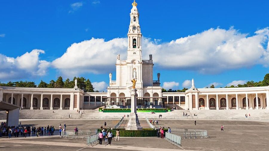Lisbon: Fátima, Nazaré & Óbidos Day Tour
