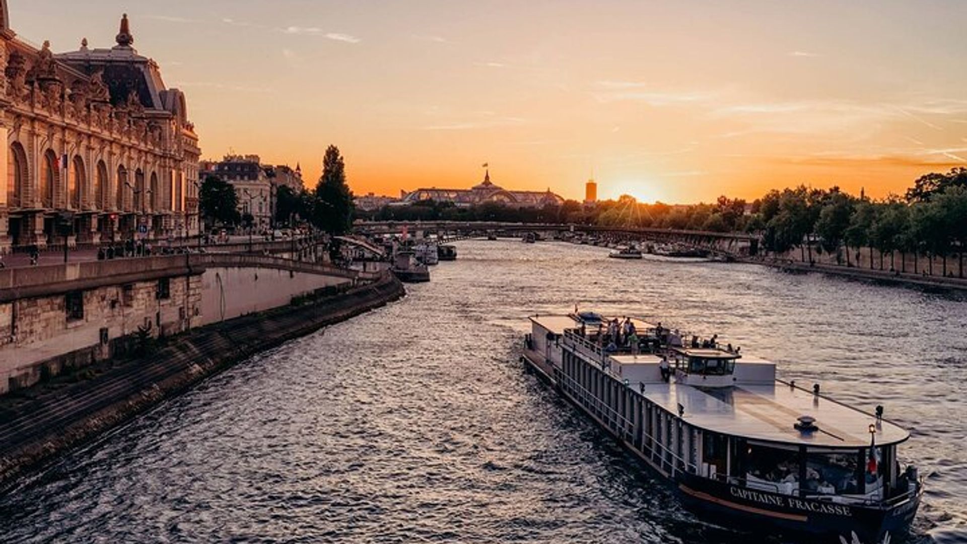 Paris: Seine River Cruise With 3-Course Dinner