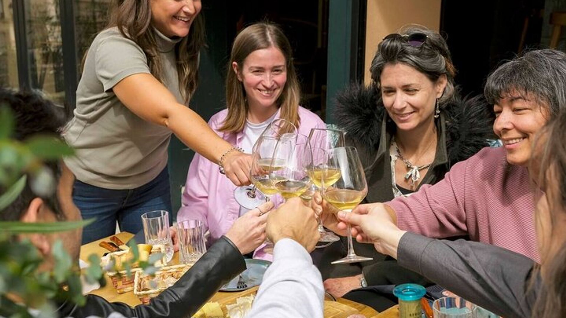 Paris: Montmartre Food & Wine Tour with Tastings