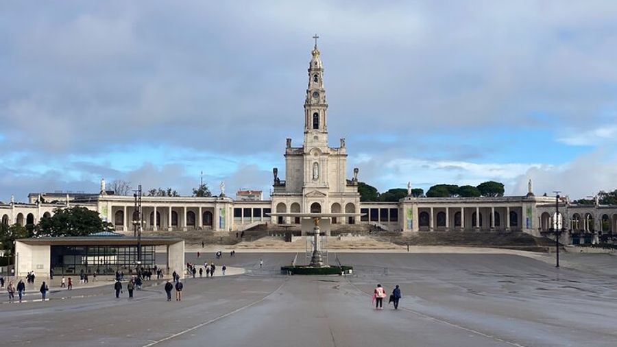 Fatima, Batalha, Nazare and Obidos Full-Day Tour From Lisbon