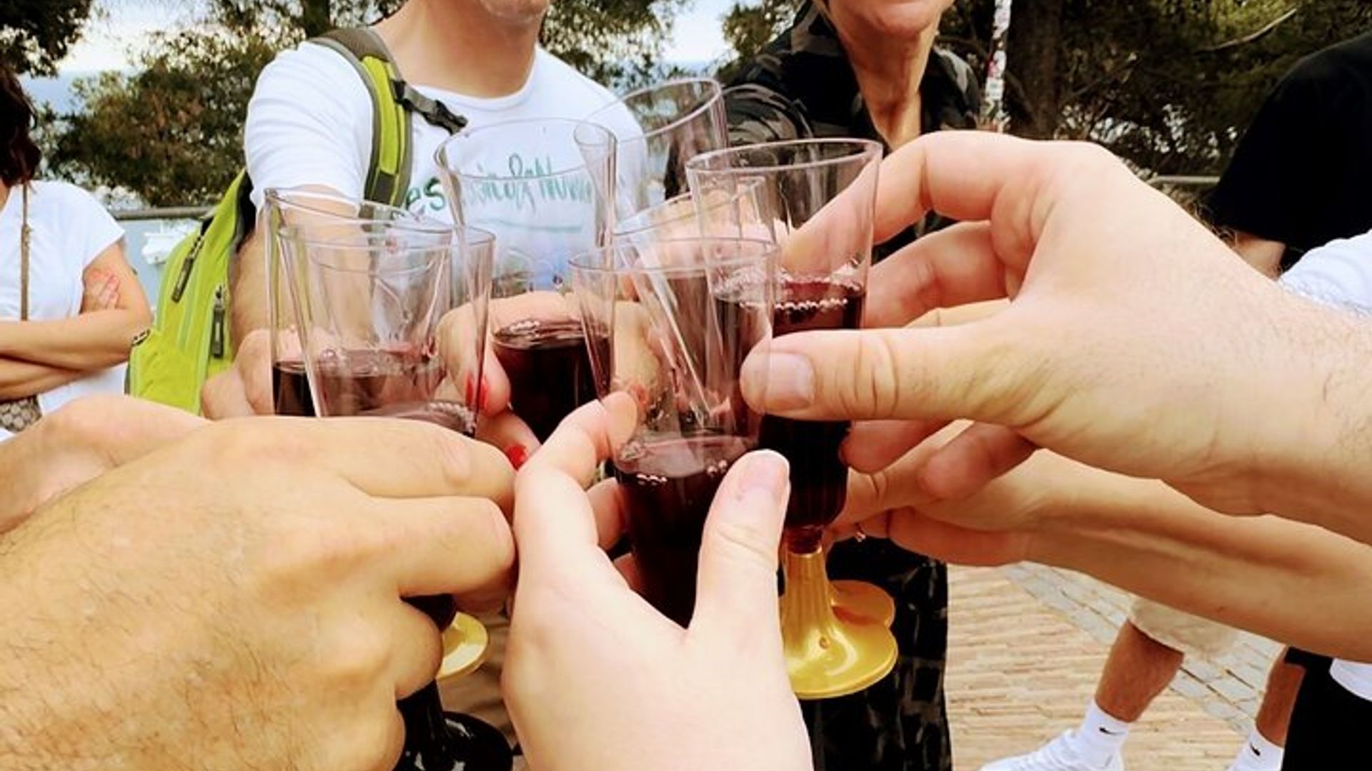 Barcelona: Magic Montjuïc Tour, Wine Tasting & Best photo spots!