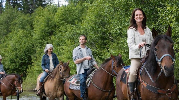 Bariloche Horseback Riding Tour with Traditional Argentine Asado