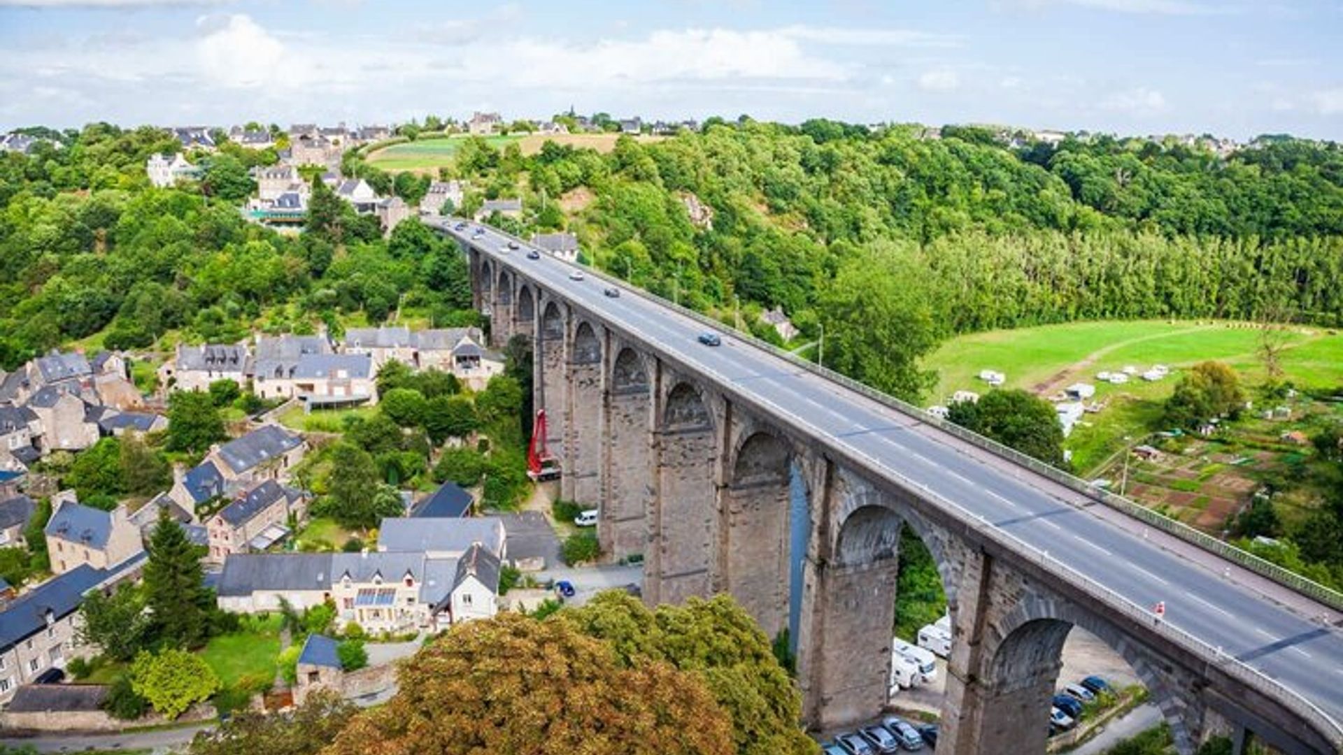 Bonjour Dinan : Privé 2 - Heure Intro City Walk avec Guide Local