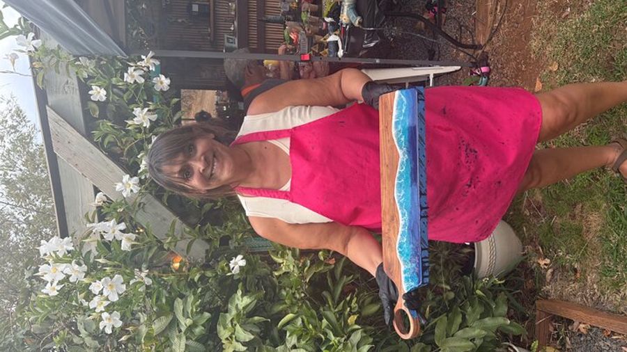 Maui: Make-Your-Own Souvenir Resin Board Small-Group Workshop