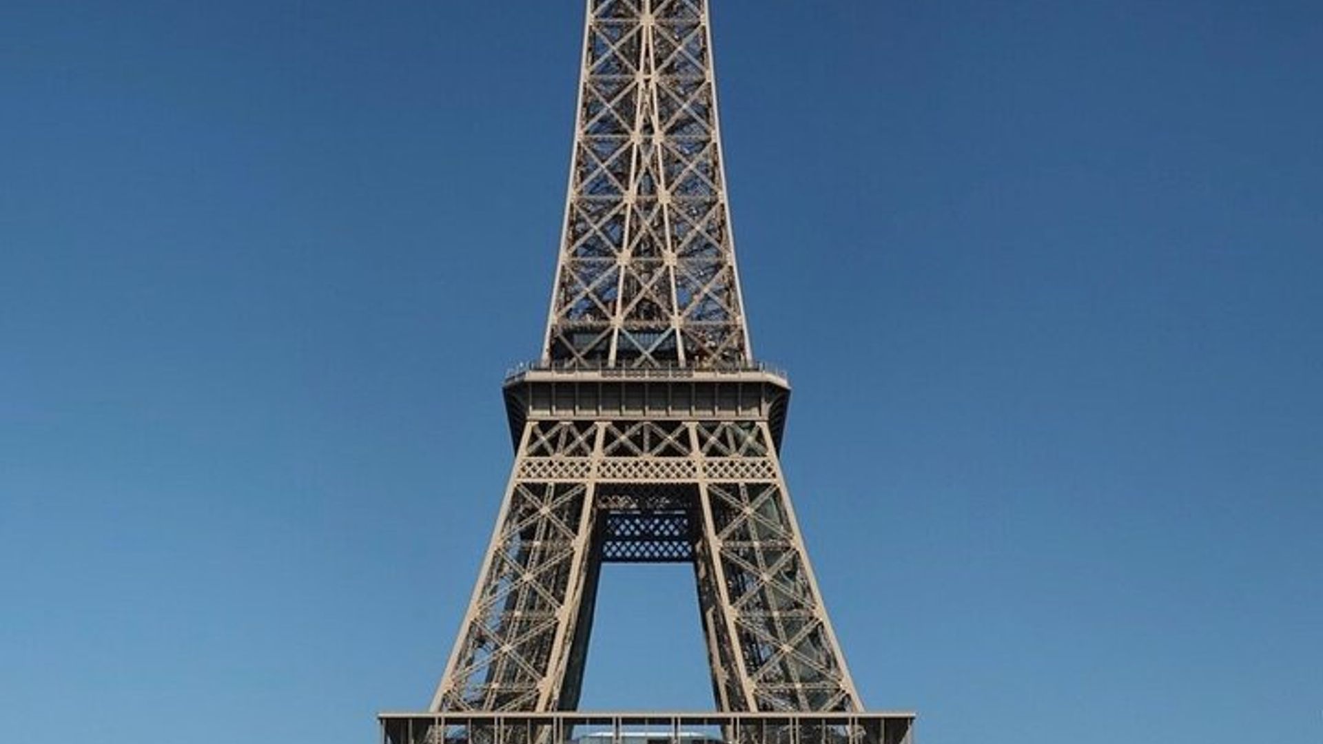 Paris : Visite privée de la Tour Eiffel en ascenseur, sommet facultatif
