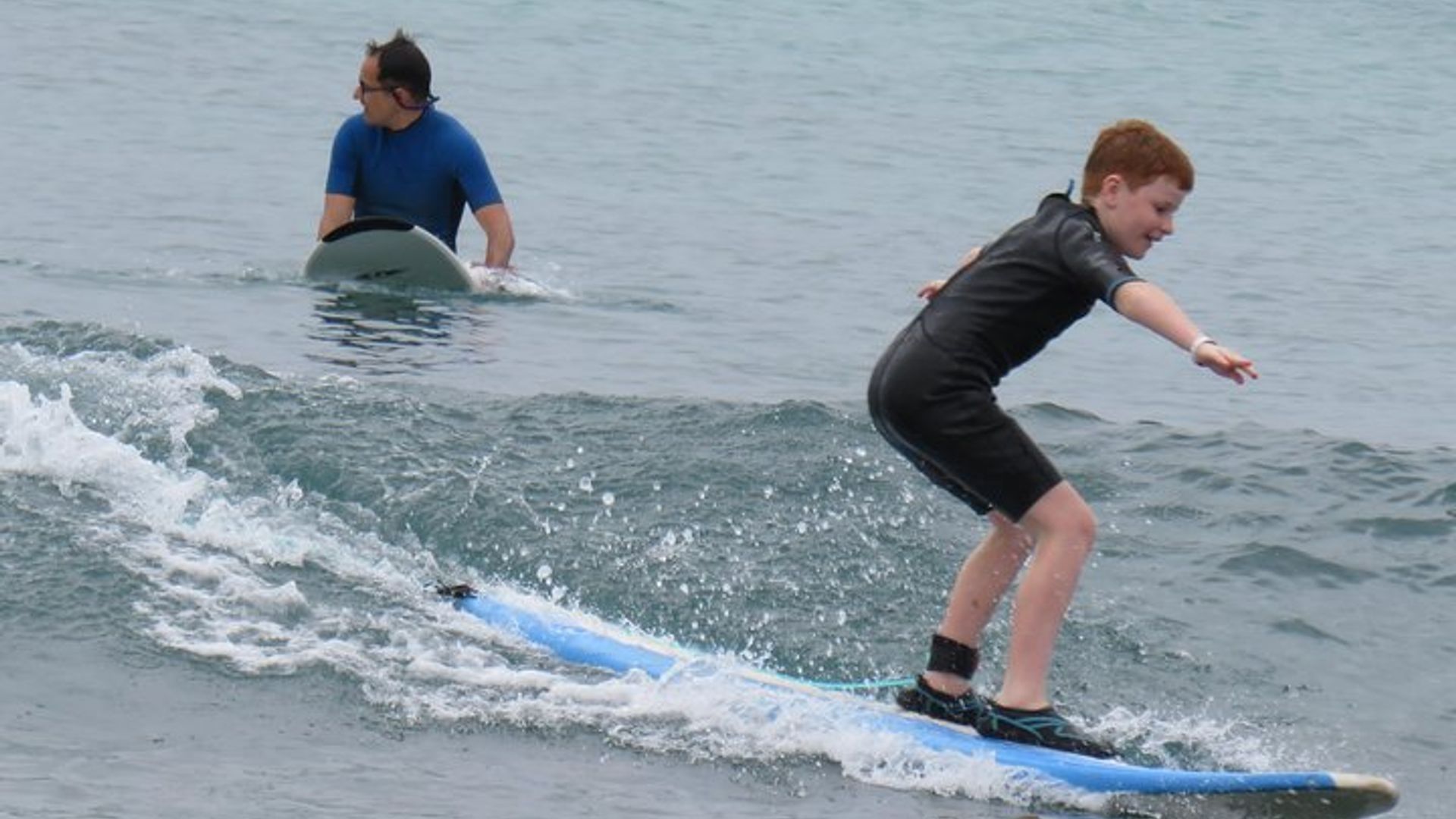 Lección de surf de Santa María en el océano Atlántico