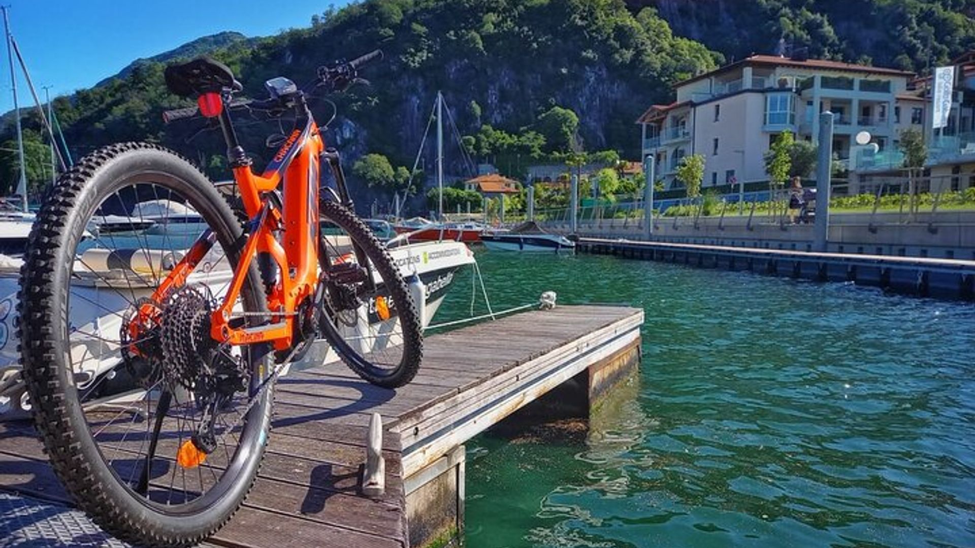 Location de vélos électriques à Maccagno avec Pino et Veddasca