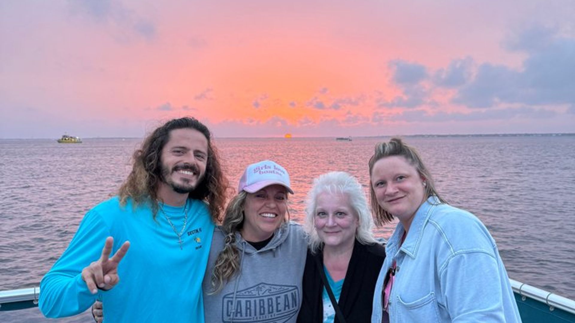 Delfinbeobachtungstour bei Sonnenuntergang