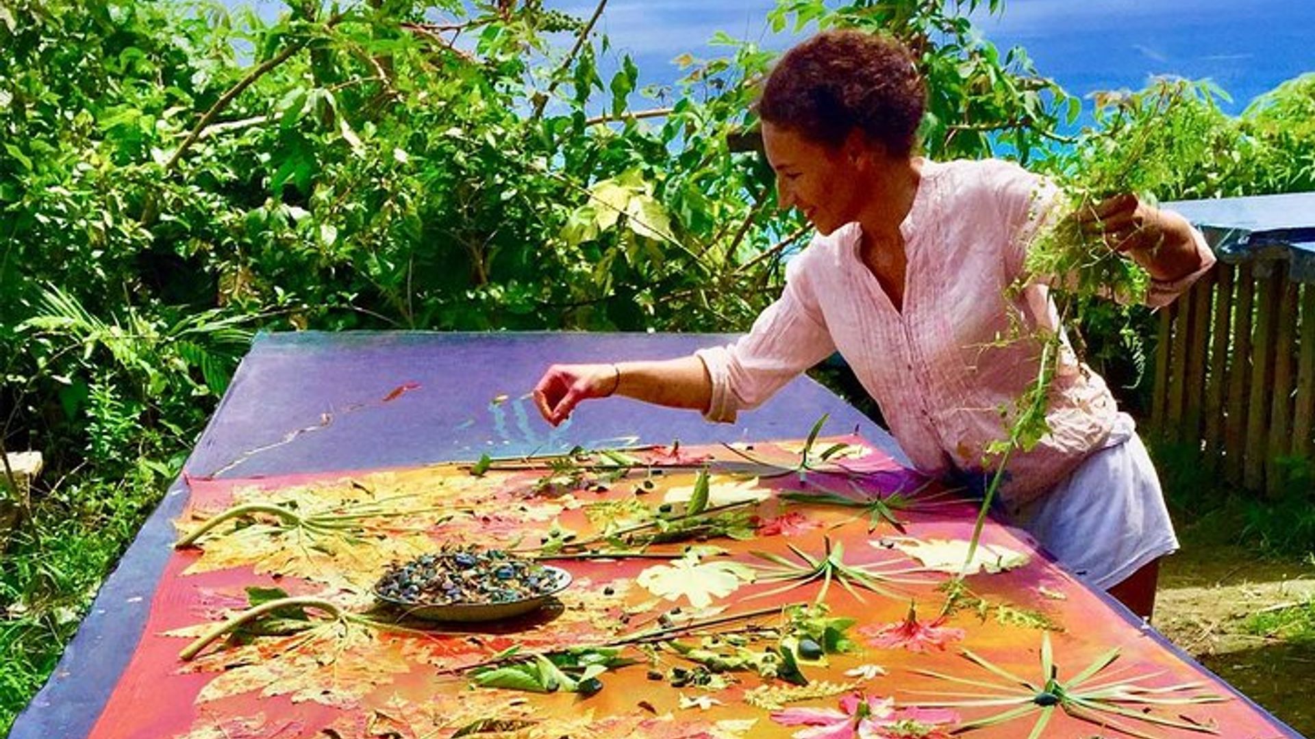 A small-group Seychelles "sun printing" textile workshop