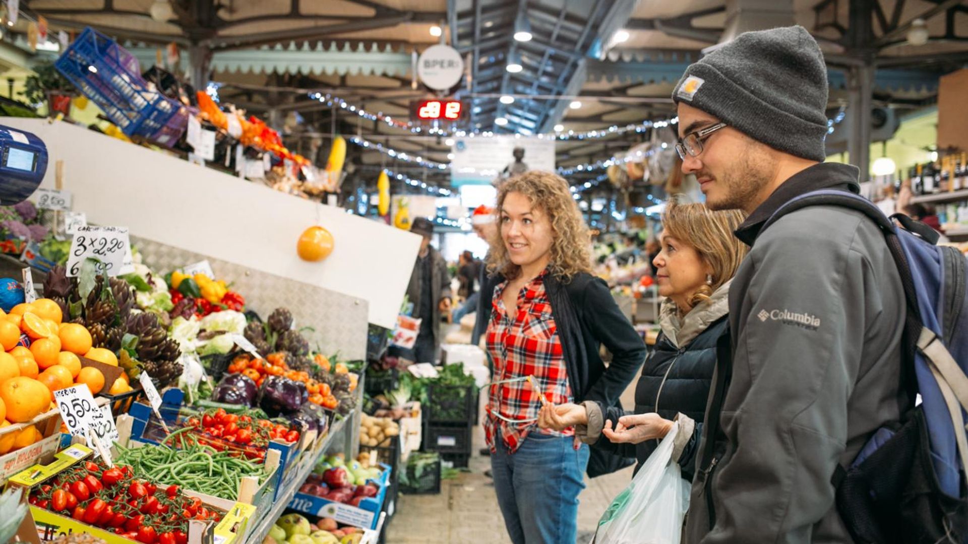 Local market visit and private cooking class with lunch or dinner at a local's home in Verona
