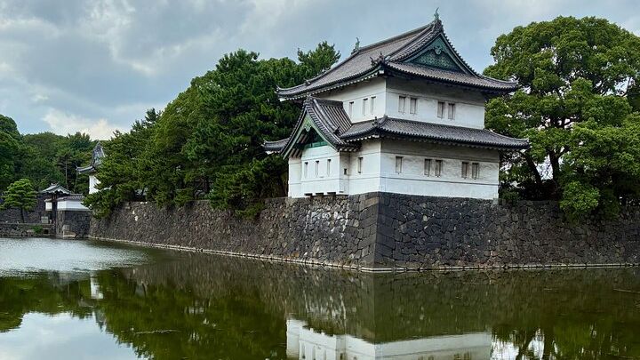 Tokyo Imperial Palace Walking Tour With Resident
