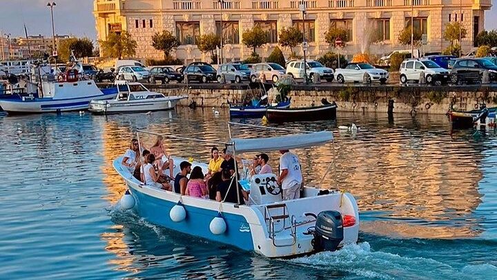 Small group cruise on the island of Ortigia in Syracuse