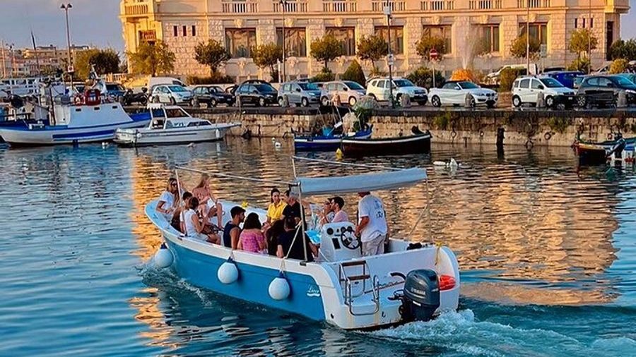 Small group cruise on the island of Ortigia in Syracuse