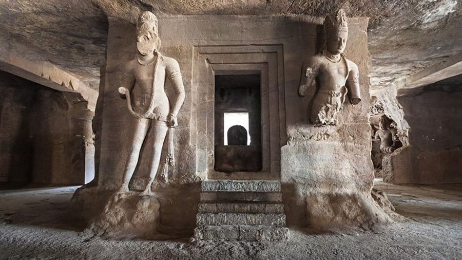 Elephanta Caves Guided Tour with Ferry and Entry Tickets