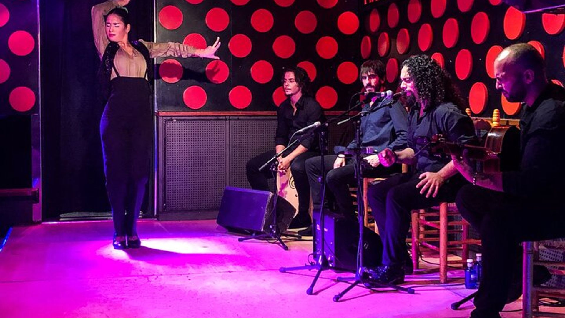 Barcelona Gothic Quarter Small-Group Tour With Flamenco Show