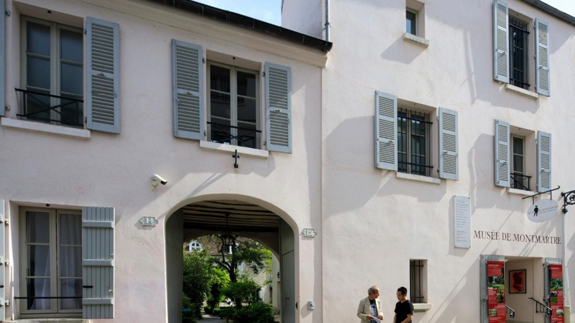Paris: Montmartre Museum Ticket & District Guided Tour