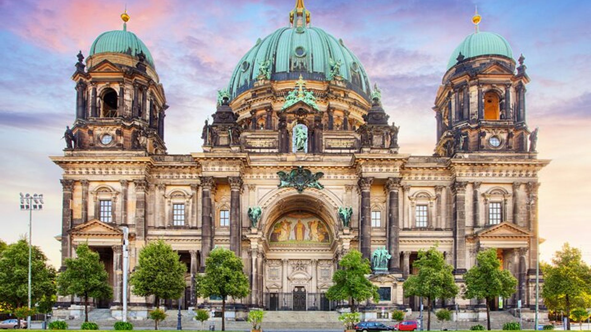 Skip-the-line Berlin Cathedral and Old Town Private Tour