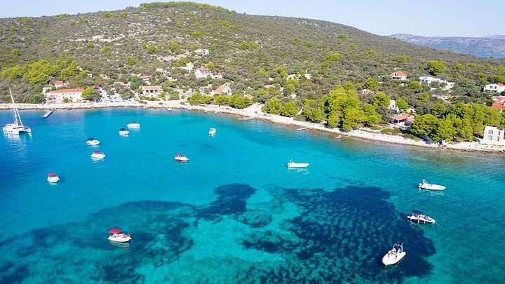 Trogir Small-Group Speedboat Tour to Solta and Blue Lagoon