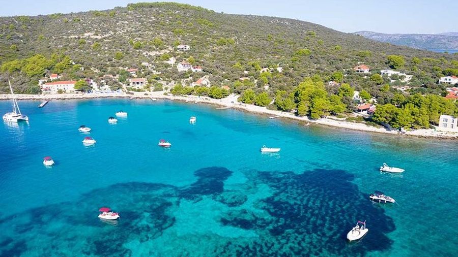 Trogir Small-Group Speedboat Tour to Solta and Blue Lagoon