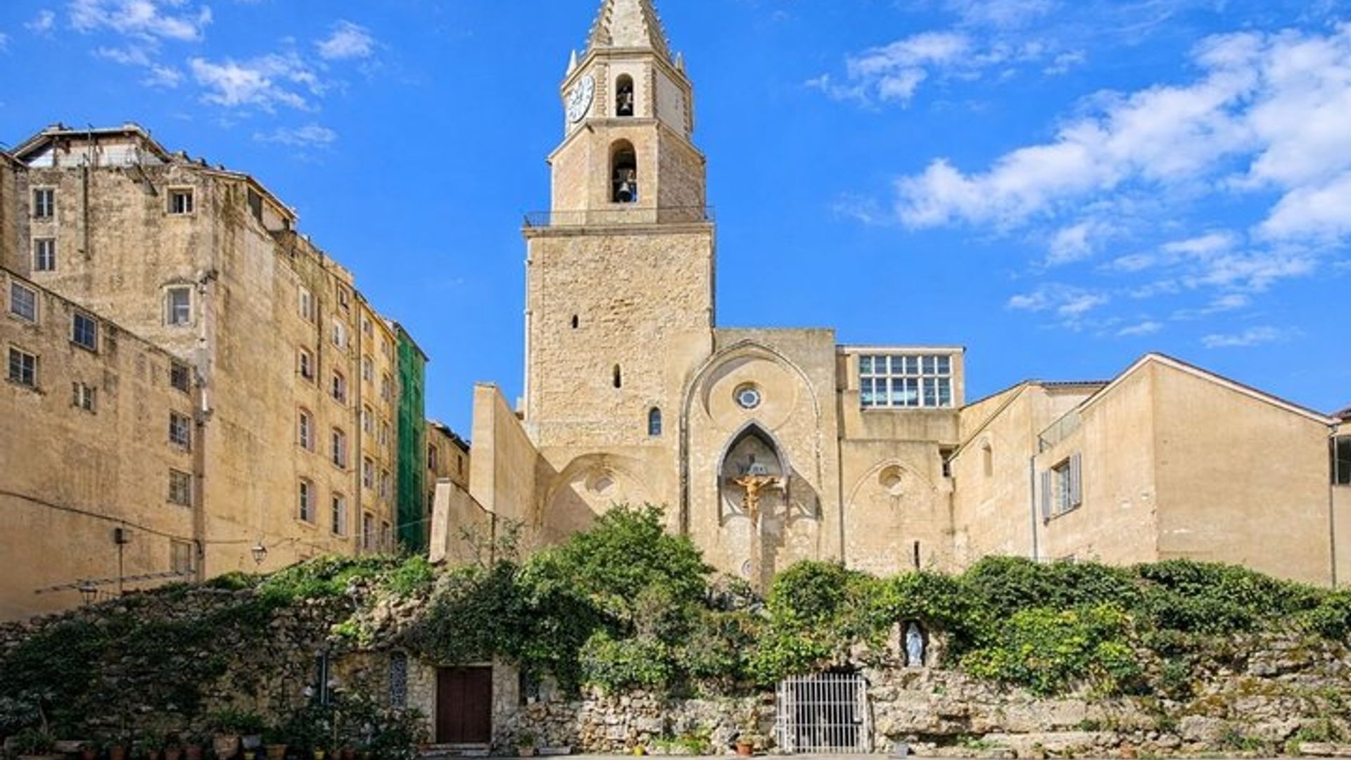Marseille: Top Sights and Hidden Gems Guided City Walking Tour