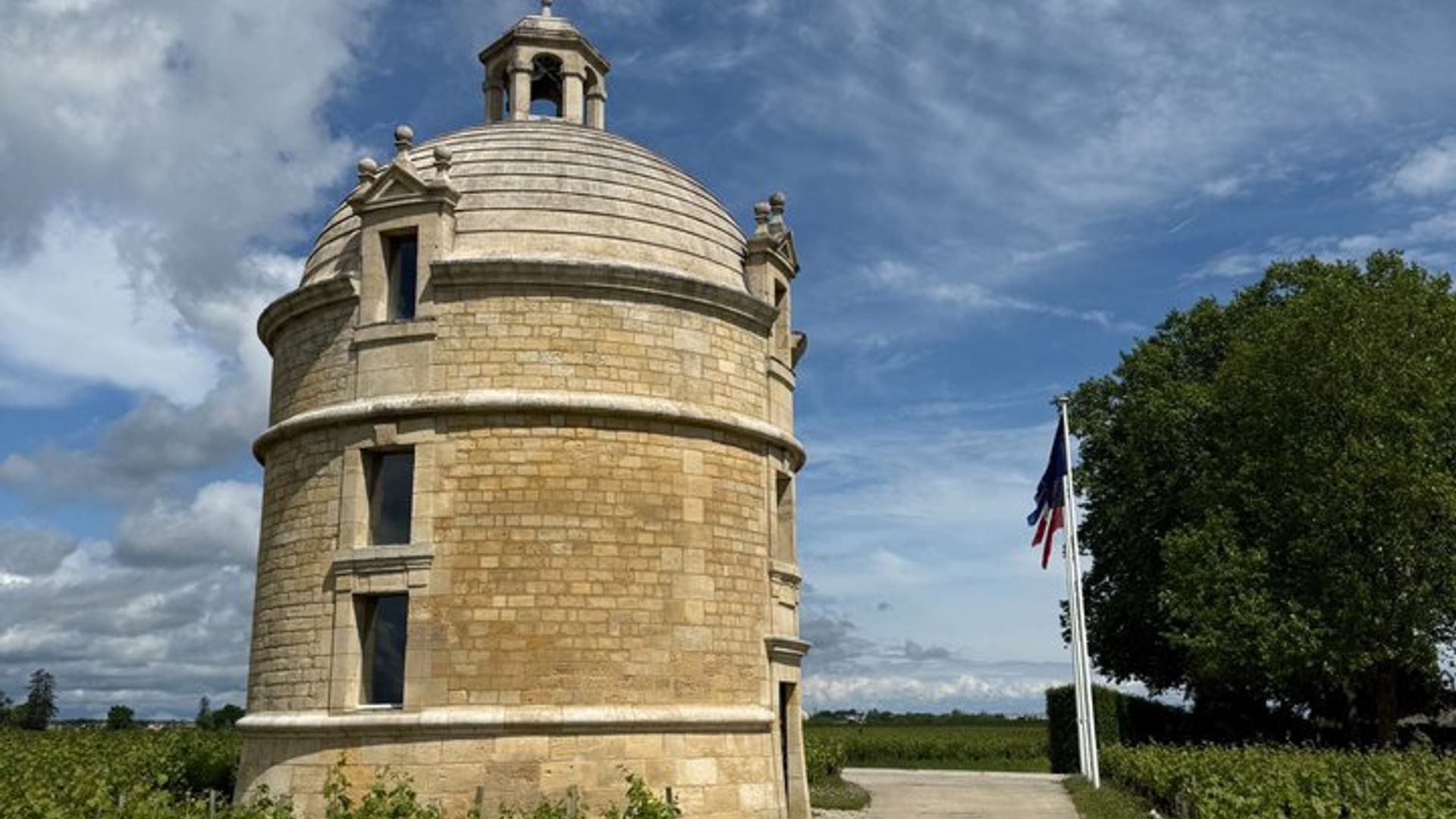 Private tour and visits on the Medoc Castle Route (Luxury Minivan)