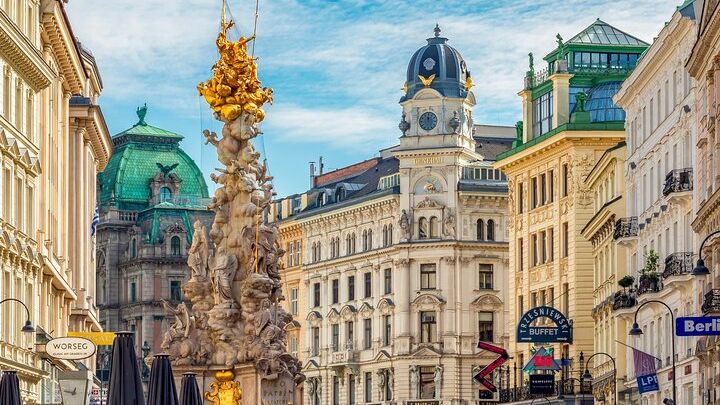 Vienna: Small-Group Guided Walking Tour of City Highlights