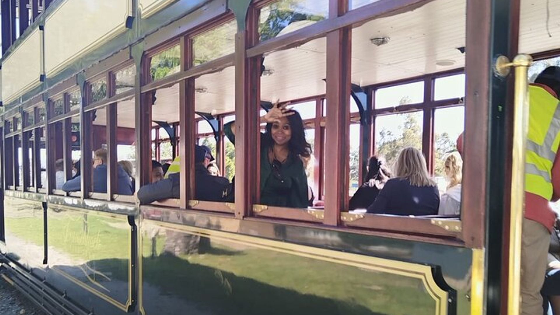 Hop-on-Hop-off-Tour durch Franschhoek mit der Weinstraßenbahn