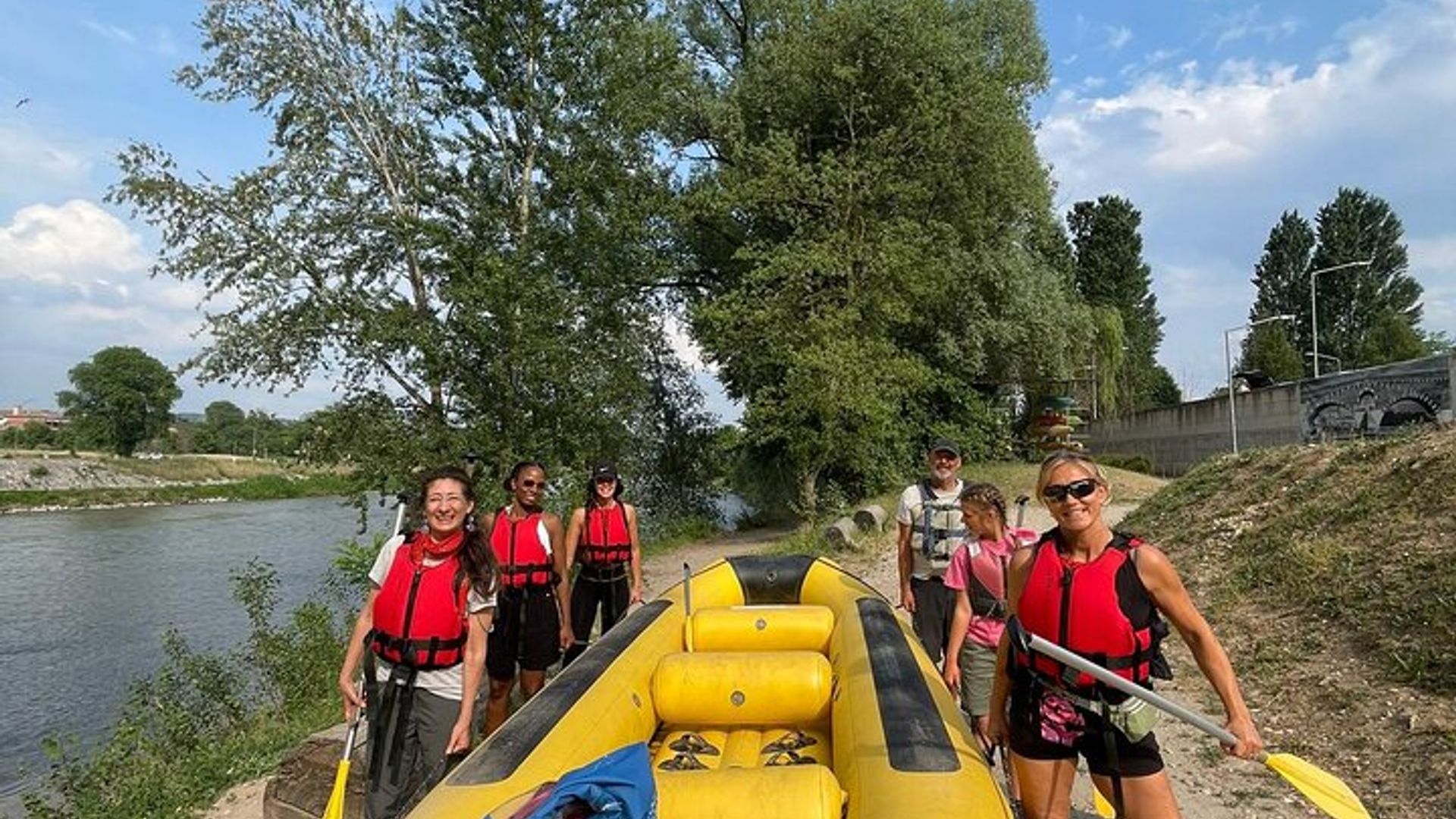Soft-rafting at sunset and aperitif in Piazza Erbe