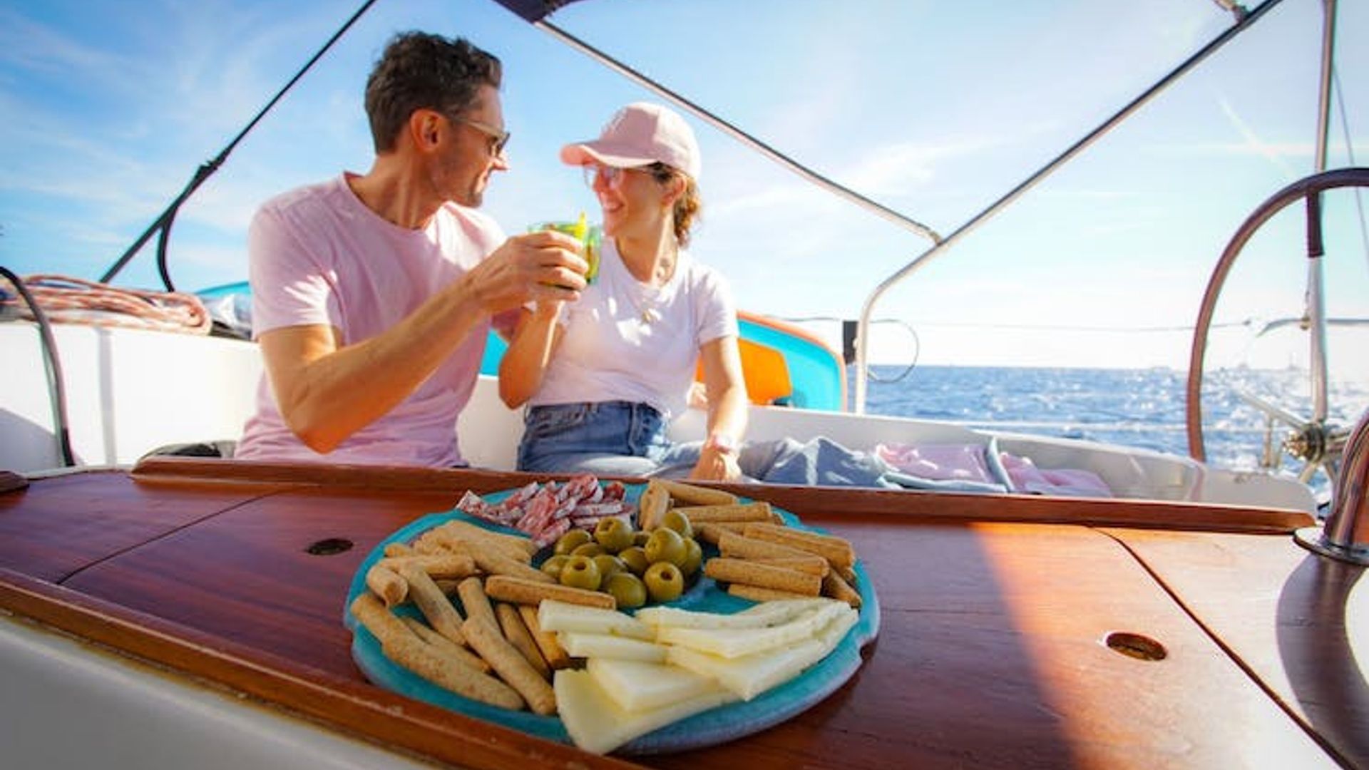 Barcelona: Sailing Experience with Food and Drink Tasting