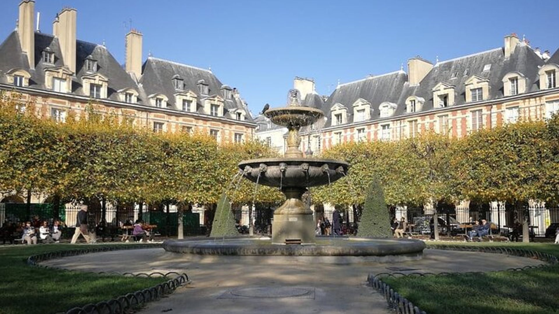 Paris Le Marais Neighborhood Small-Group Tour