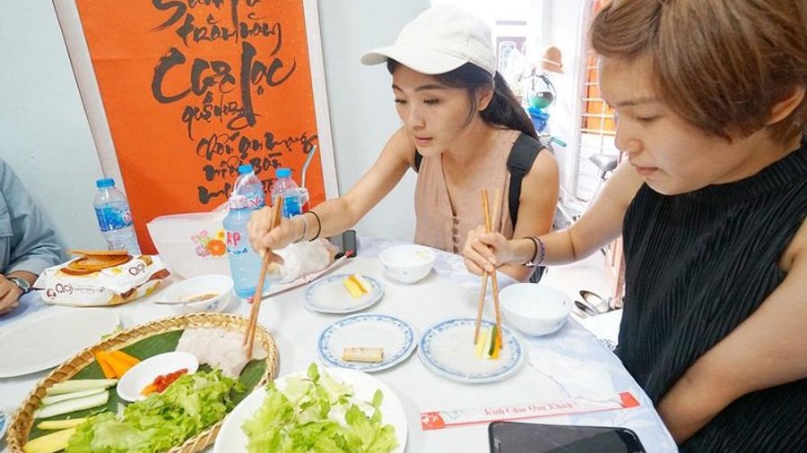 Evening Walking Food Tour, folk game and lantern boat