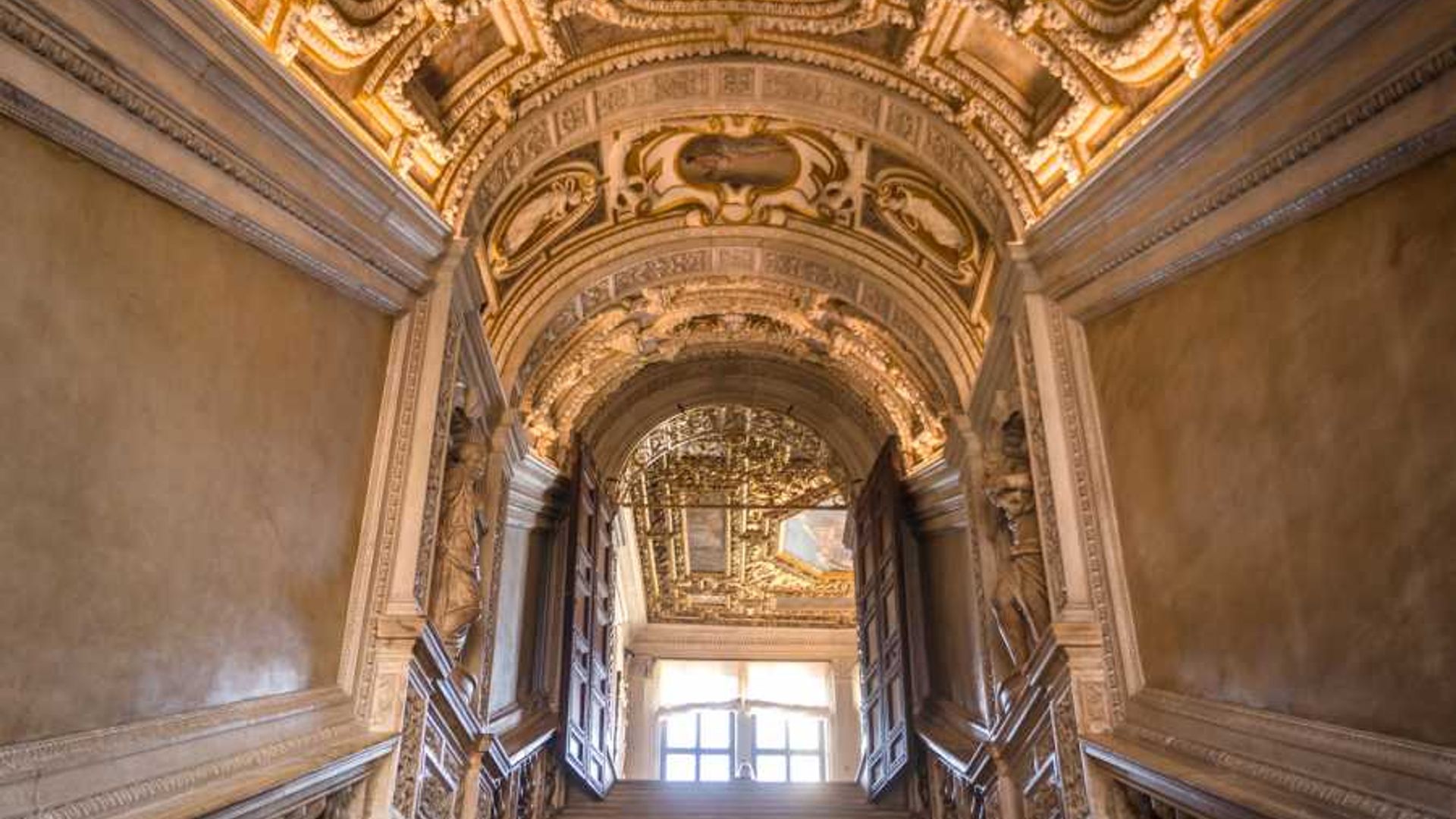 Legendary Doge’s Palace Skip-The-Line Live Guided Tour + Gondola Gallery
