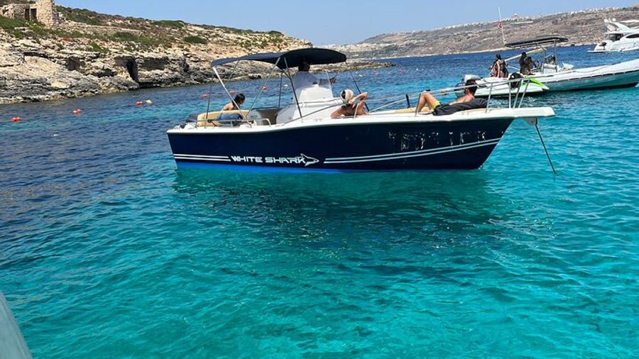 Malta: Private Boat Charter to Gozo, Comino, Blue Lagoon