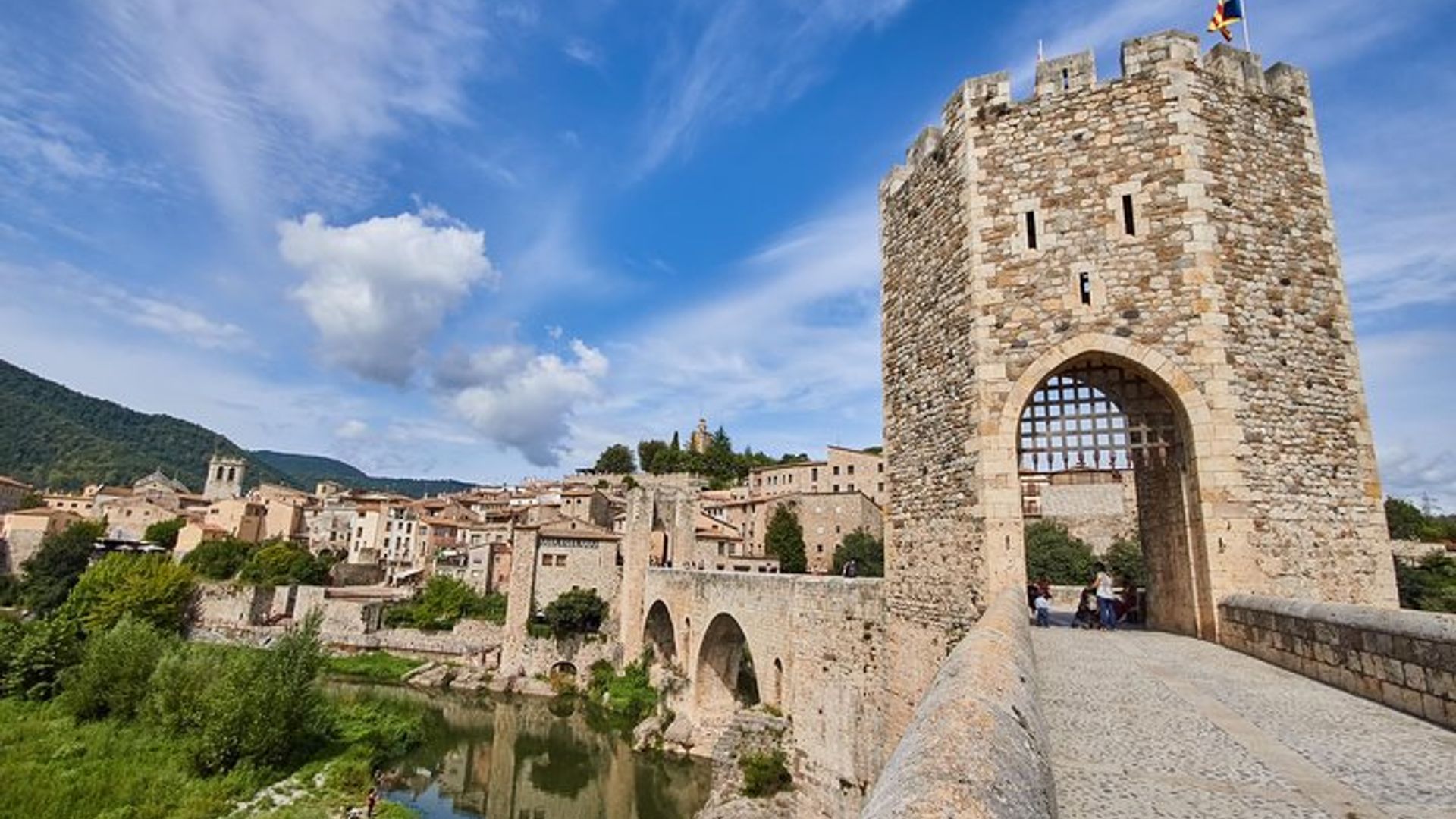 Trois joyaux médiévaux et déjeuner local Visite privée au départ de Barcelone