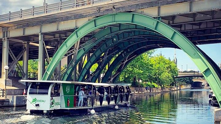1.5-Hour Rideau Canal Cruise with Live Commentary in Ottawa