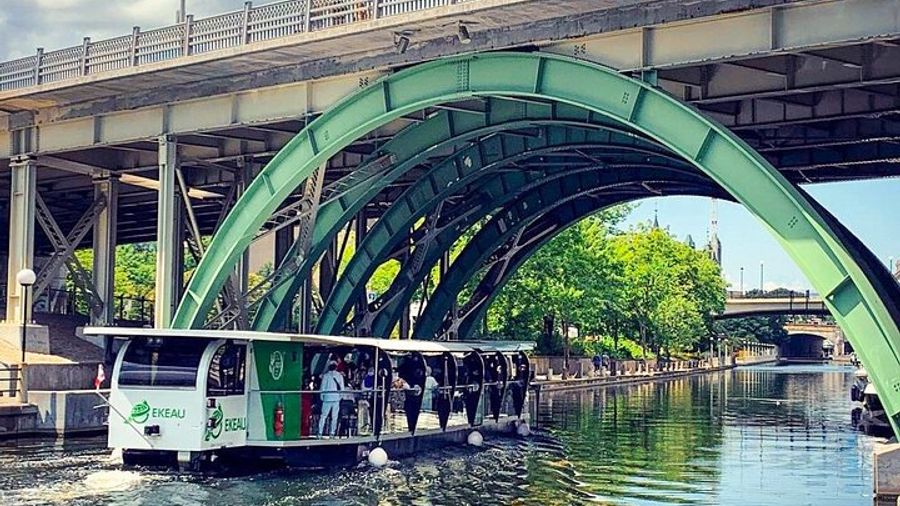 1.5-Hour Rideau Canal Cruise with Live Commentary in Ottawa
