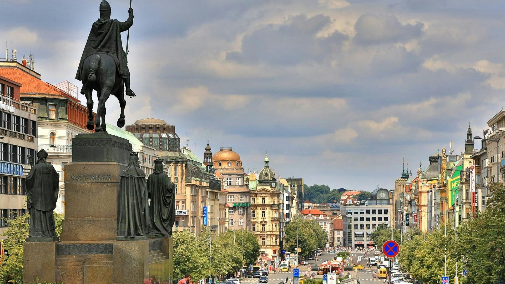 Guided walking tour of Prague's historic centre