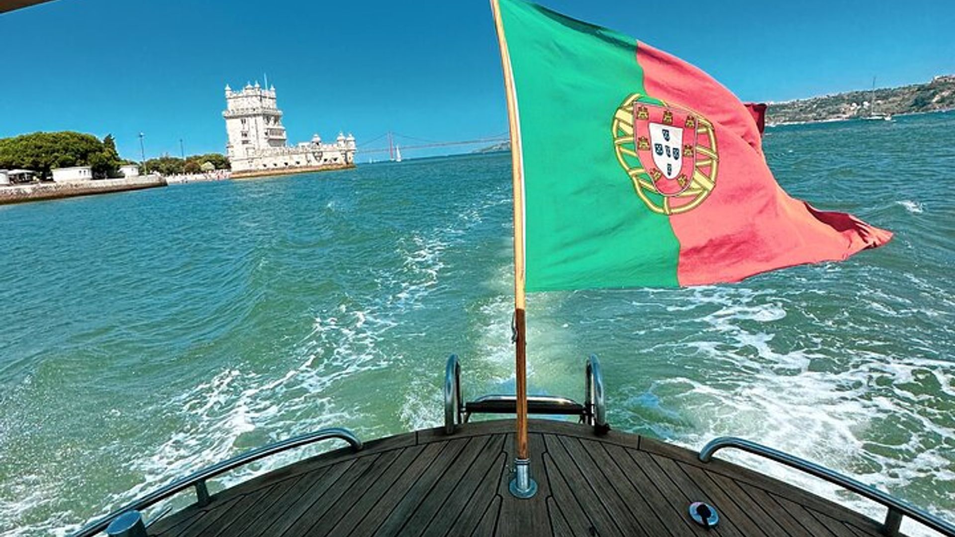 Croisière en bateau du Tage en petit groupe à Lisbonne avec pizza et bar ouvert