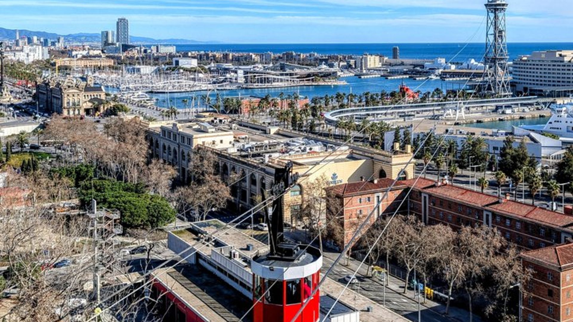 Barcelona Olympic Tour with Teleférico Port Cable Car and Tapas