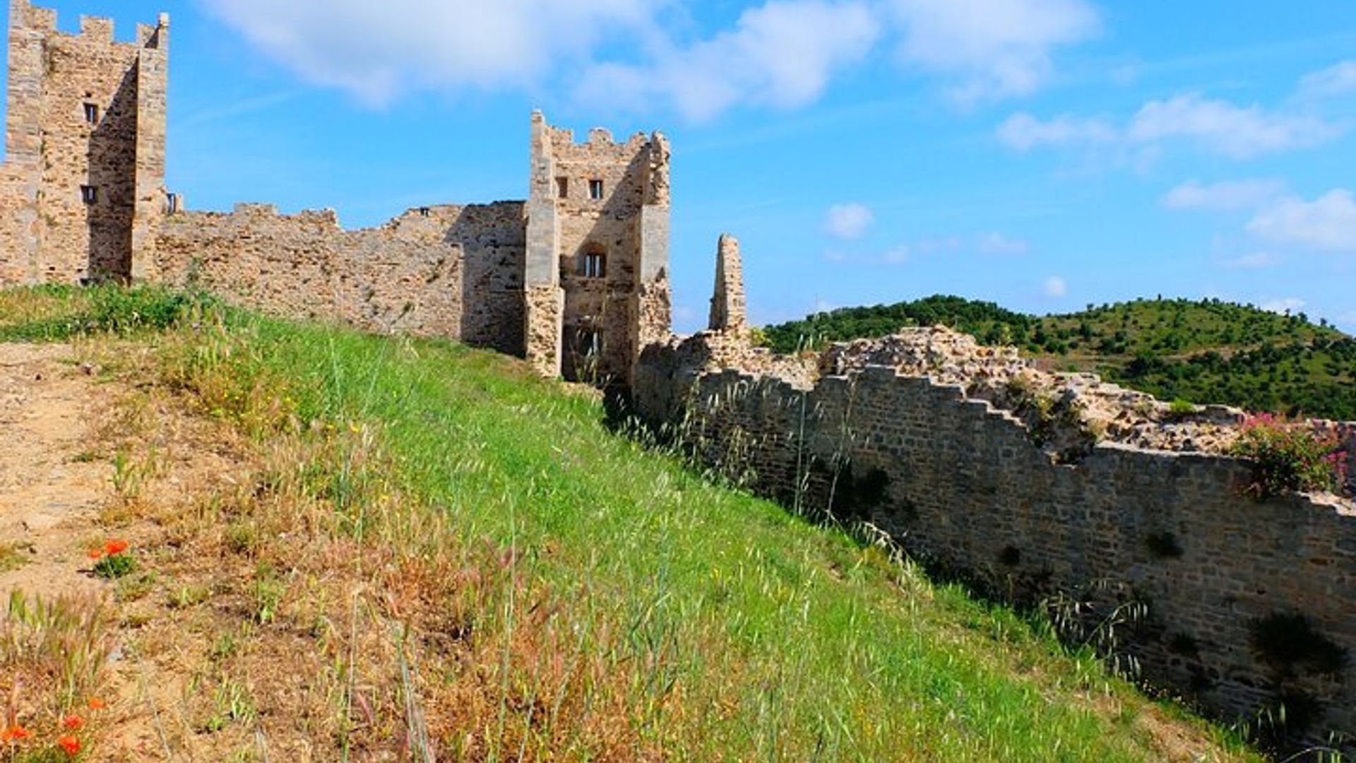 Hyères: 1h40 audio guided walking tour and 18 audio commentaries