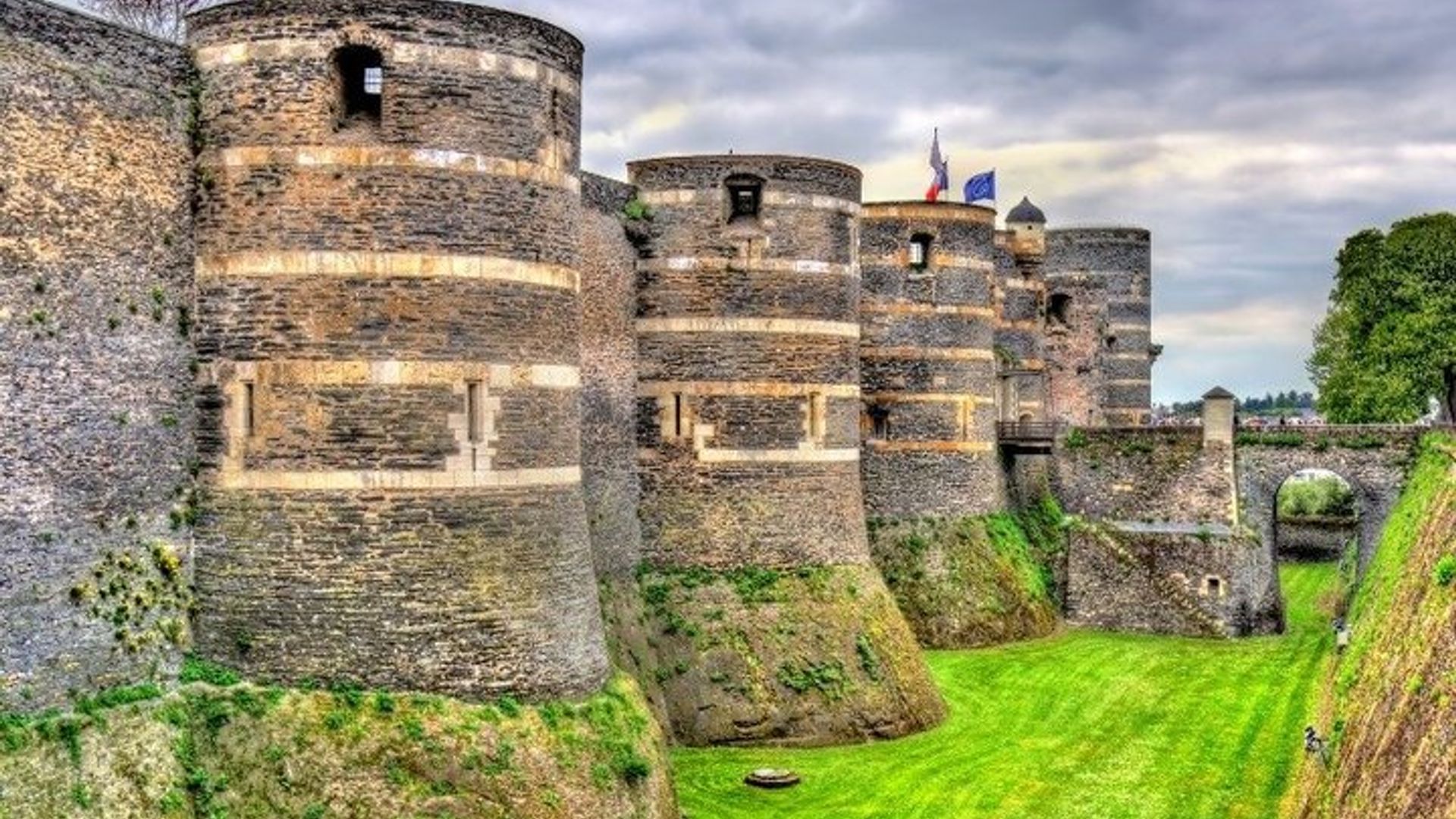 TOP Angers: Visita Guiada Privada con tu Móvil
